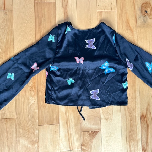 Lisa says gah silk butterfly tie shirt - Picture 4 of 6